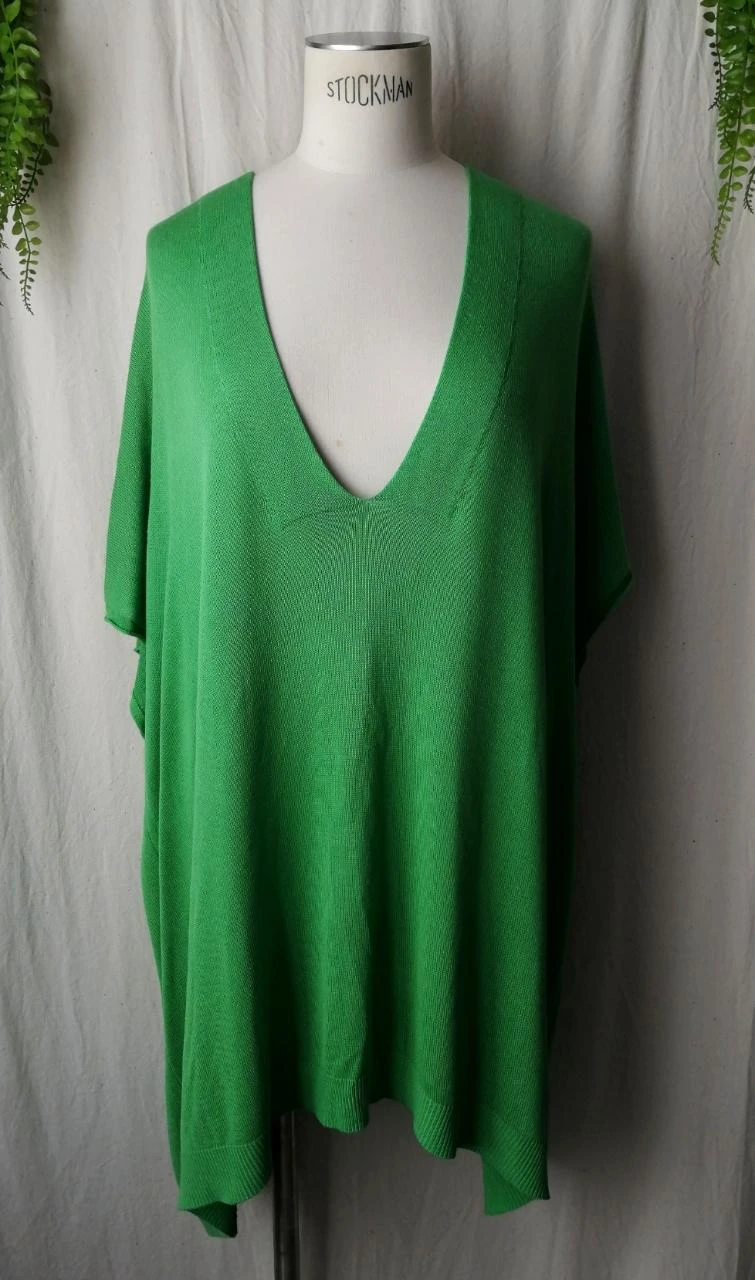 Tunique asymétrique coupe oversize vert prairie col V plongeant "JS Millenium"